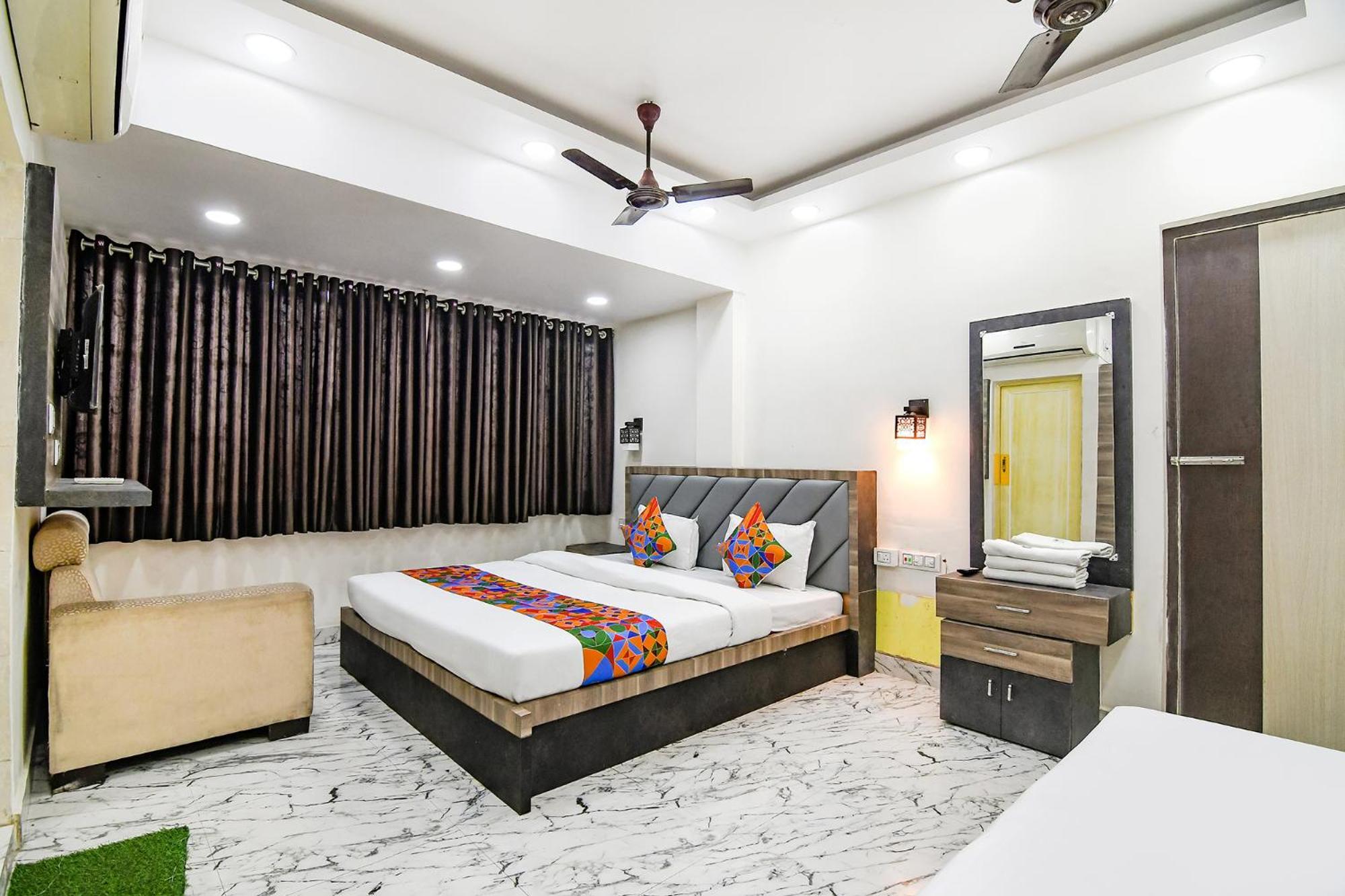Fabexpress Sr Royale - Nr Sealdah Station Hotel โกลกาตา ภายนอก รูปภาพ